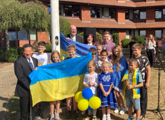 Surrey Heath Borough Council raise flag for Ukrainian Independence Day