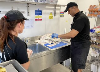 Here’s a guide on how to prepare delicious oysters and crispy chips